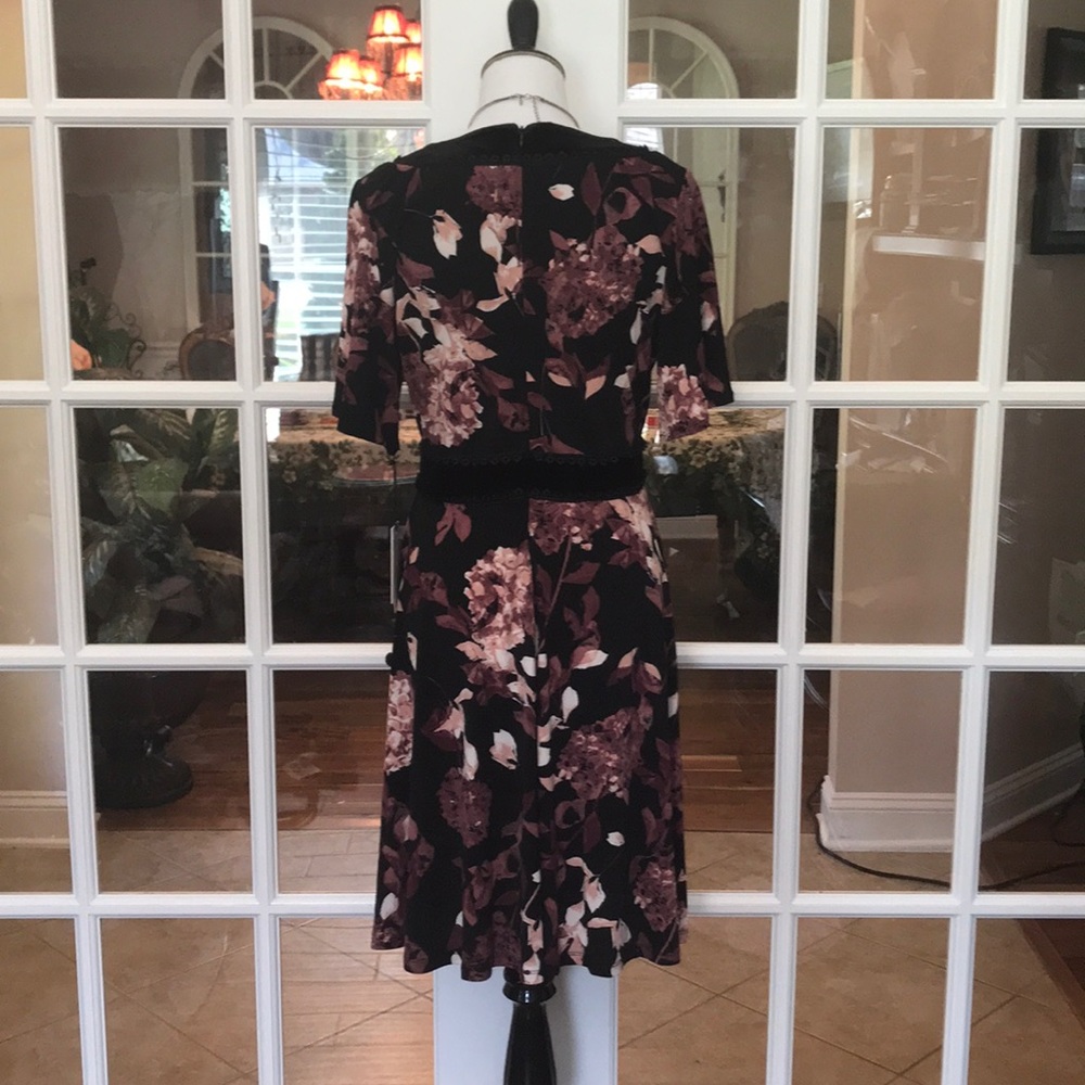 5🌟- Unique Ivanka Trump Dress - Picture 6 of 8